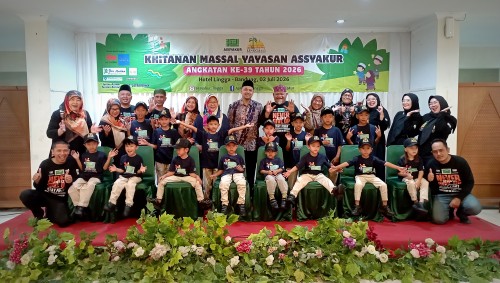 YAYASAN ASSYAKUR FOTO BERSAMA PENGURUS ASSYAKUR